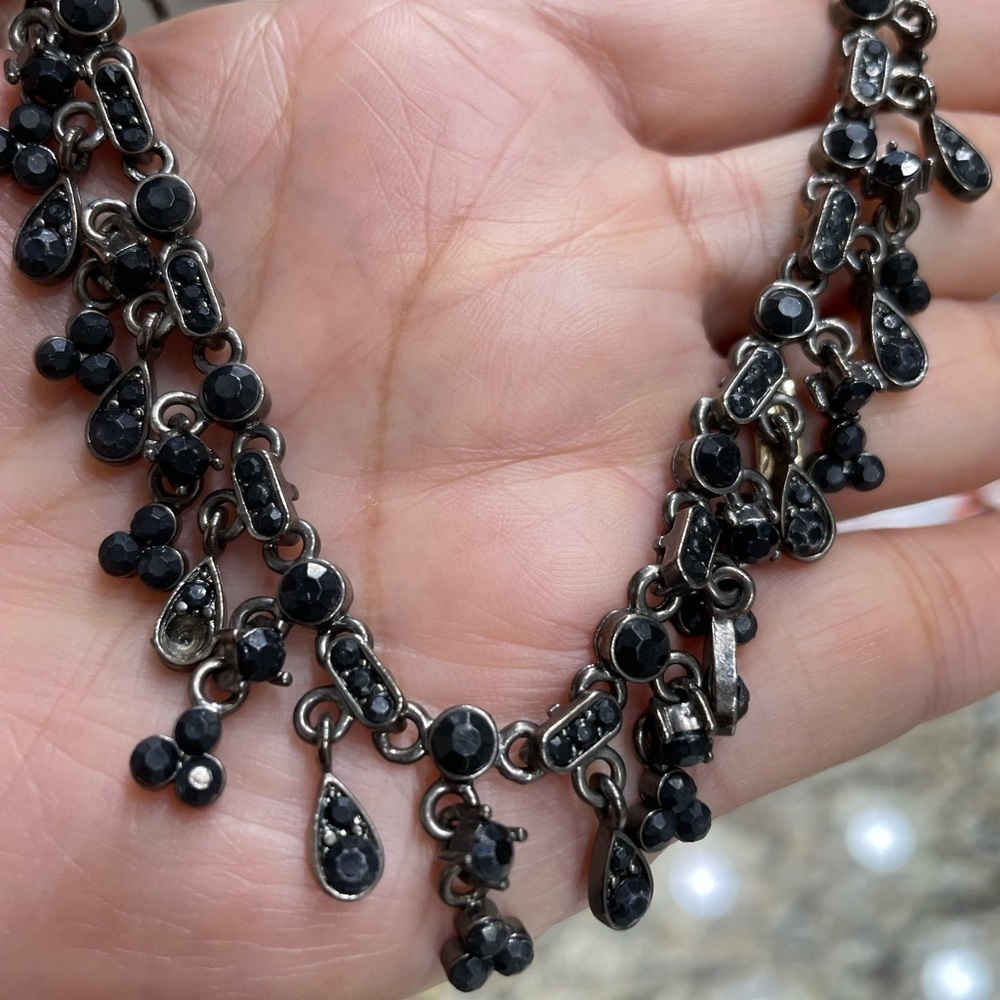 Black faux rhinestones and beads necklace